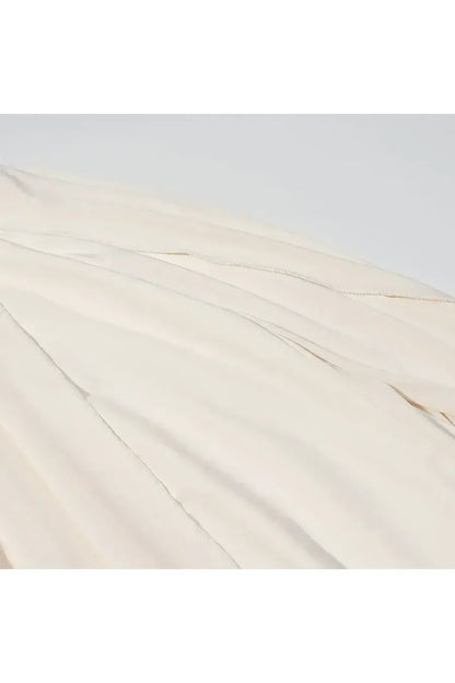 LIVIA – Elegantes Plissee-Cape-Kleid