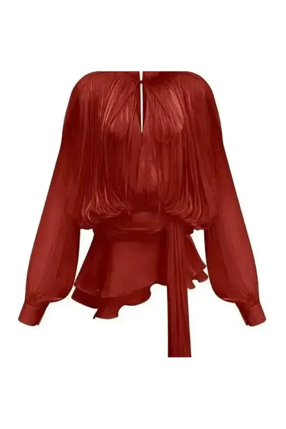 Éloïse Plissee Kleid in rot, elegantes Damenoberteil mit Plisseestoff und ärmellosem Design.