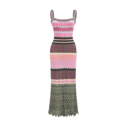 ZigZag Muse Knit Dress – Sunset Vibes, farbenfrohes Zickzack-Muster in Pink und Sunset-Farben für fröhliche Sommerlooks.